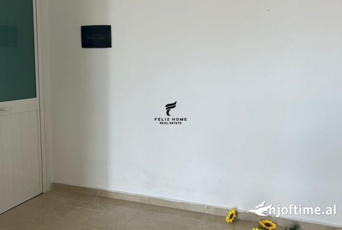 Ambiente Commerciale in Affitto 1+1 a Tirana - 700 Euro