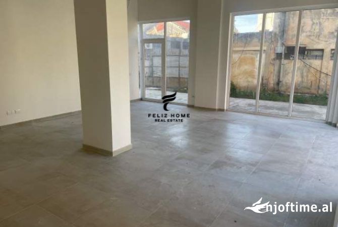 Ambiente Commerciale in Affitto 1+1 a Tirana - 500 Euro