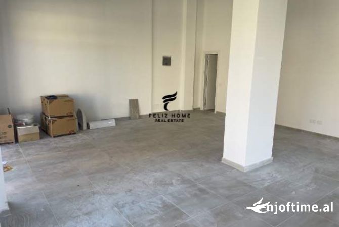 Ambiente Commerciale in Affitto 1+1 a Tirana - 500 Euro