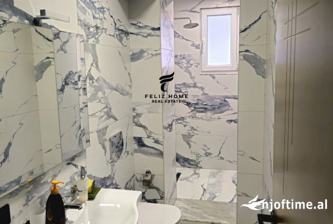 Ambiente Commerciale in Affitto 3+1 a Tirana - 750 Euro