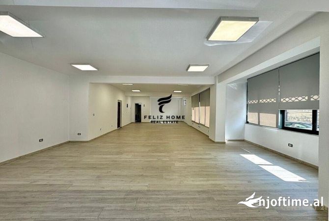 Ambiente Commerciale in Affitto 1+1 a Tirana - 6,000 Euro