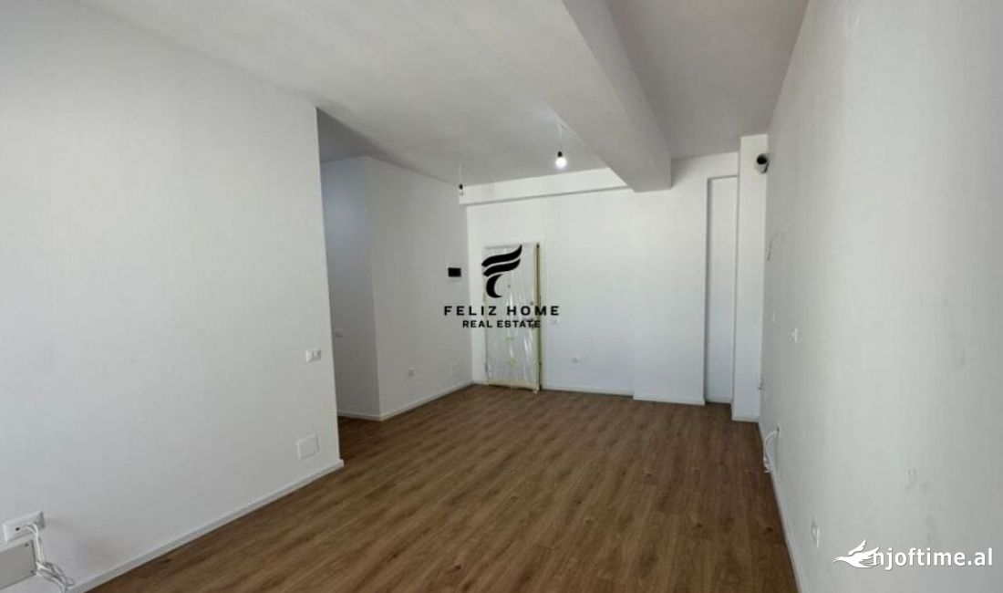 AMBIENT BIZNESI ME QERA 52 M2 BRRYLI 580 EURO