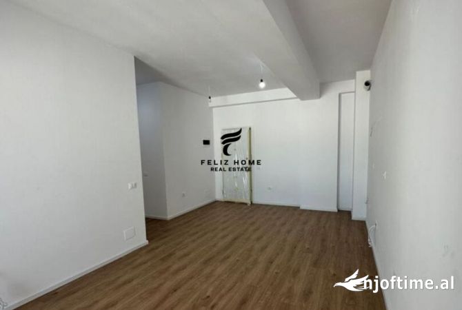 Ambiente Commerciale in Affitto 1+1 a Tirana - 580 Euro