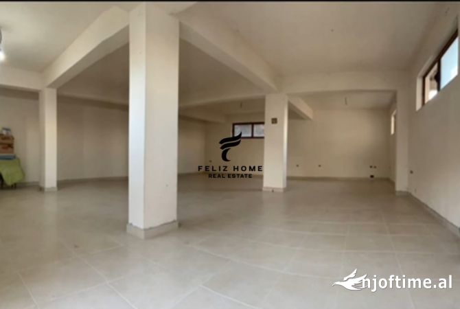 Ambiente Commerciale in Affitto 4+1 a Tirana - 500 Euro