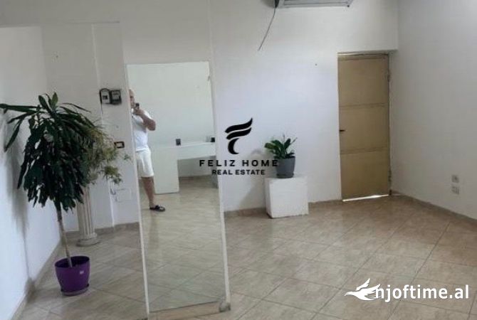 Ambiente Commerciale in Affitto 1+1 a Tirana - 700 Euro