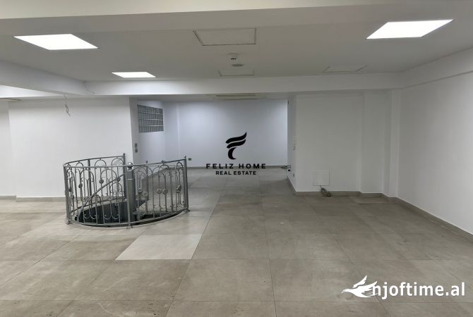 AMBIENT BIZNESI ME QERA 230 M2 LAPRAKE 1500 EURO