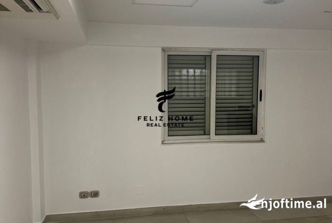 AMBIENT BIZNESI ME QERA 230 M2 LAPRAKE 1500 EURO