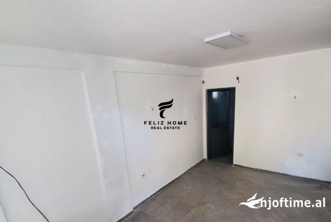 Ambiente Commerciale in Affitto 1+1 a Tirana - 35,000 Leke