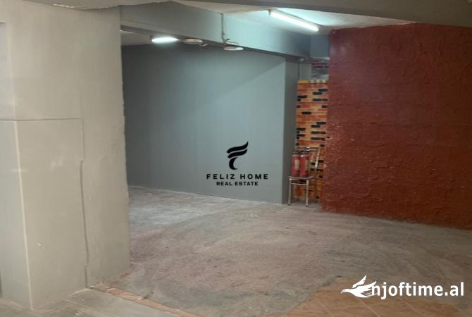 Ambiente Commerciale in Affitto 3+1 a Tirana - 750 Euro