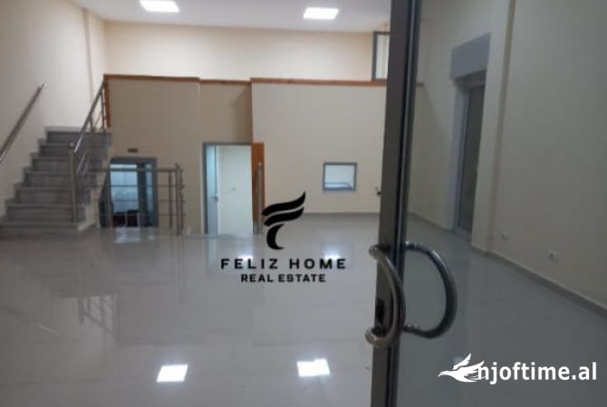 Ambiente Commerciale in Affitto 3+1 a Tirana - 700 Euro