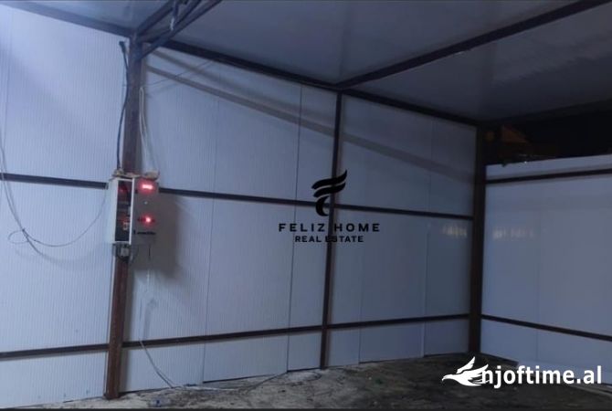 Ambiente Commerciale in Affitto 4+1 a Tirana - 700 Euro