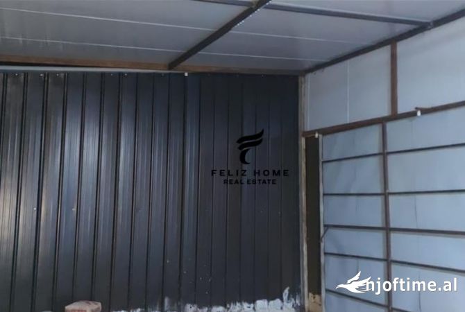 Ambiente Commerciale in Affitto 4+1 a Tirana - 700 Euro