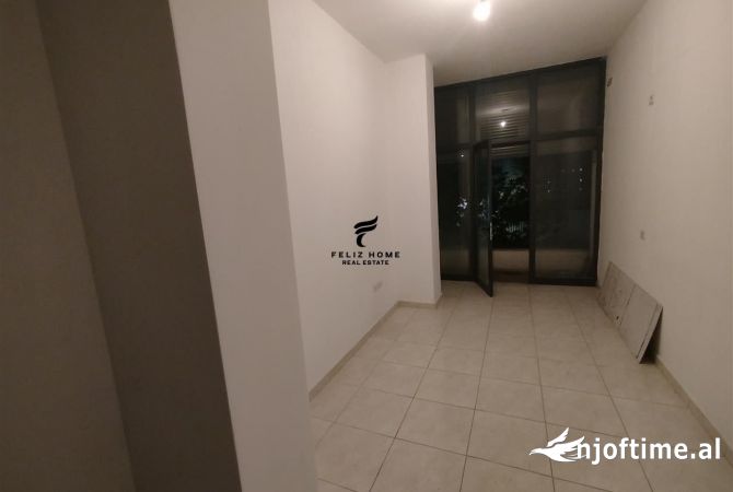 Ambiente Commerciale in Affitto 3+1 a Tirana - 400 Euro