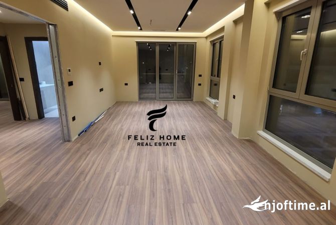 Ambiente Commerciale in Affitto 3+1 a Tirana - 1,800 Euro