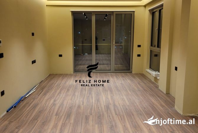 Ambiente Commerciale in Affitto 3+1 a Tirana - 1,800 Euro