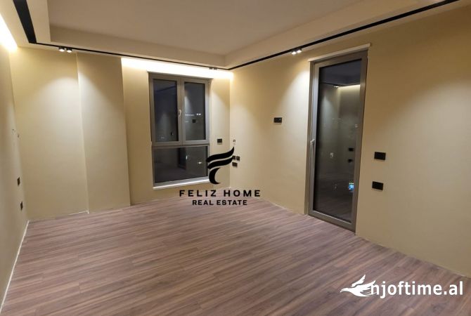 Ambiente Commerciale in Affitto 3+1 a Tirana - 1,800 Euro