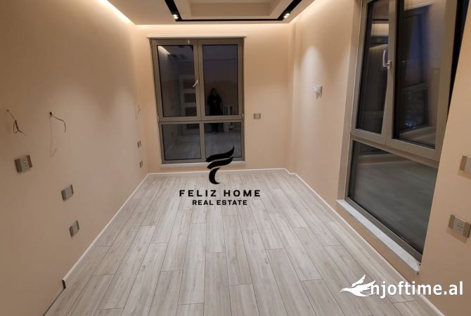 Ambiente Commerciale in Affitto 3+1 a Tirana - 1,300 Euro