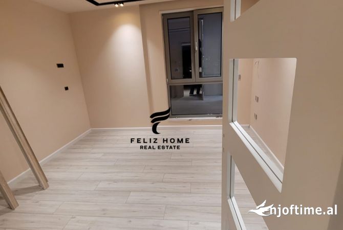 Ambiente Commerciale in Affitto 3+1 a Tirana - 1,300 Euro