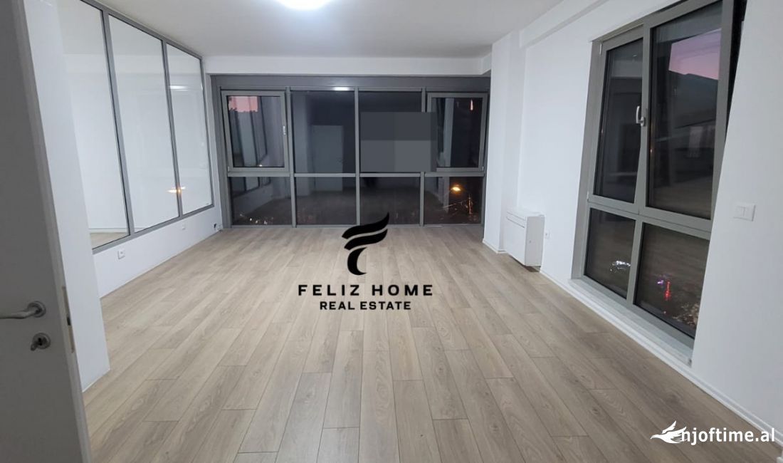 ZYRE ME QERA 158 M2 RRUGA E DURRESIT 2500 EURO