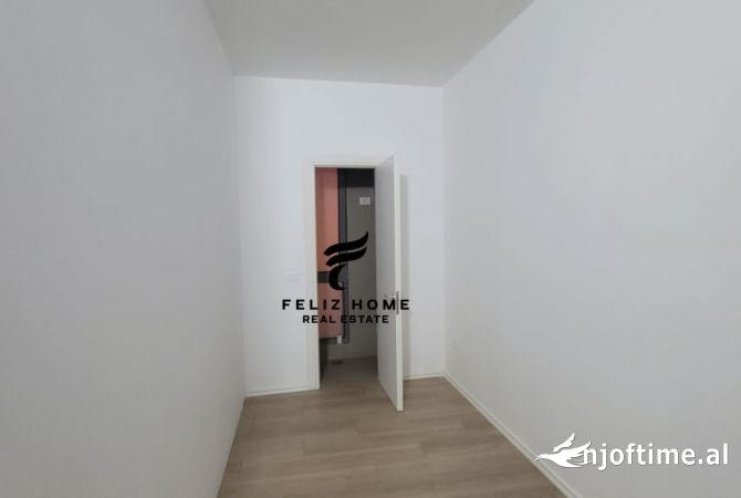 Ambiente Commerciale in Affitto 3+1 a Tirana - 2,500 Euro