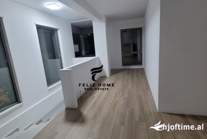 Ambiente Commerciale in Affitto 3+1 a Tirana - 2,500 Euro