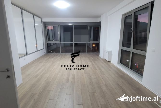 Ambiente Commerciale in Affitto 3+1 a Tirana - 2,500 Euro