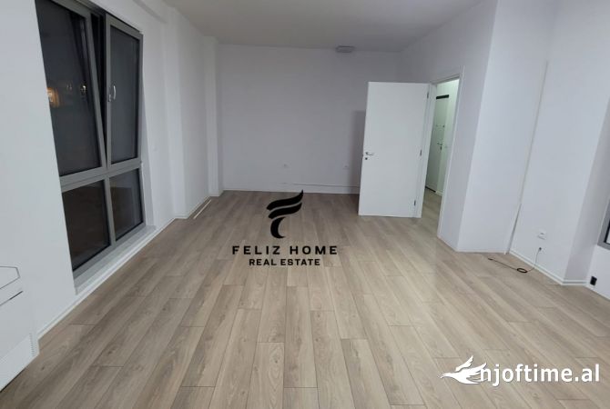 ZYRE ME QERA 158 M2 RRUGA E DURRESIT 2500 EURO