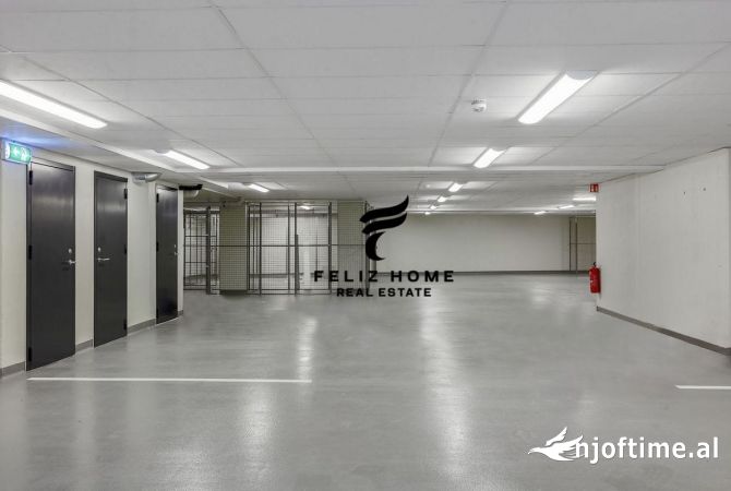 Ambiente Commerciale in Affitto 1+1 a Tirana - 15,000 Euro