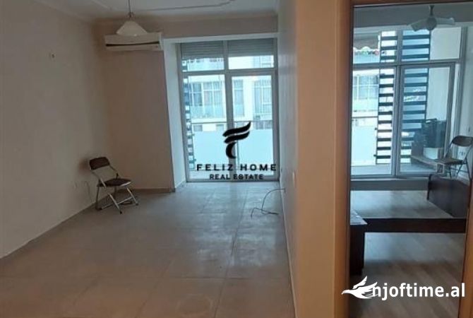 Ambiente Commerciale in Affitto 3+1 a Tirana - 670 Euro