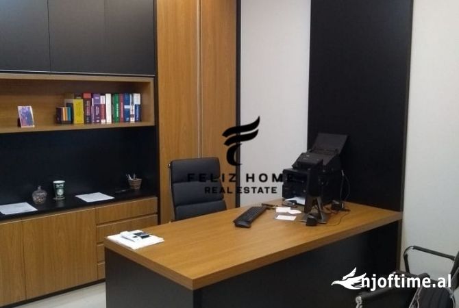Ambiente Commerciale in Affitto 3+1 a Tirana - 450 Euro