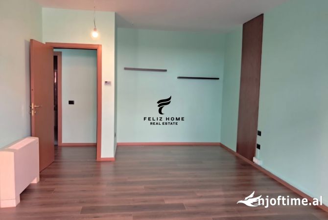 Ambiente Commerciale in Affitto 3+1 a Tirana - 1,500 Euro