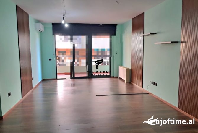 Ambiente Commerciale in Affitto 3+1 a Tirana - 1,500 Euro