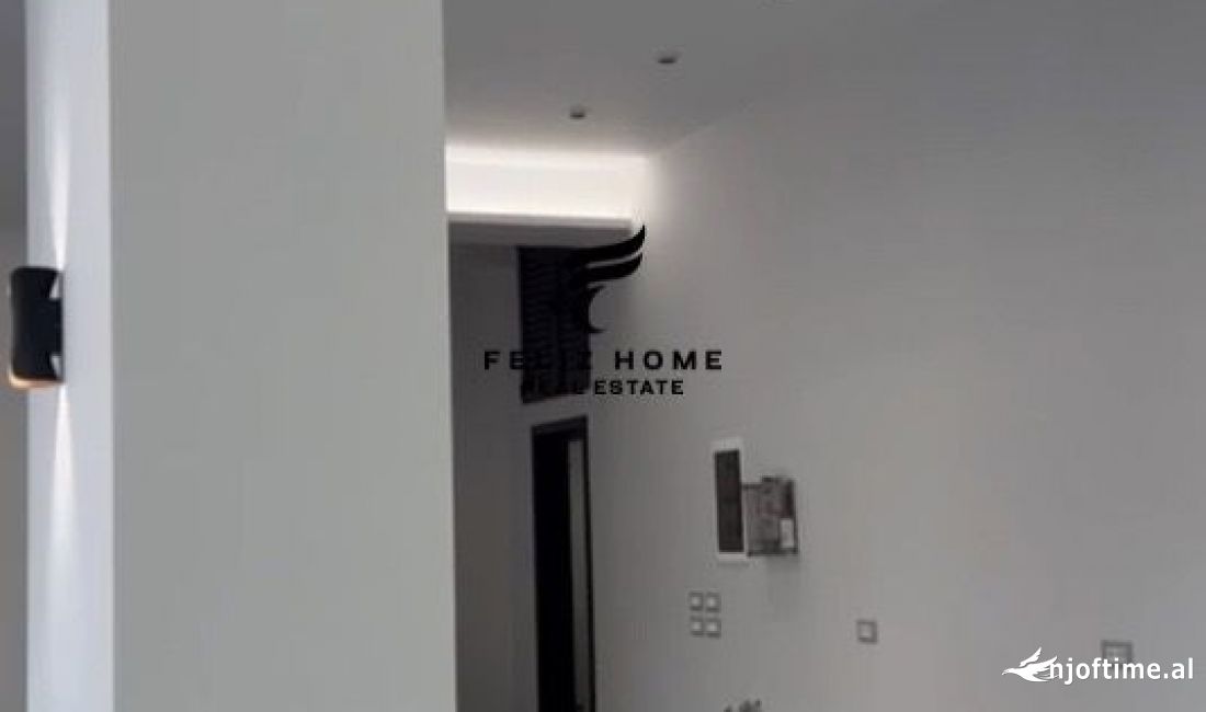 SHITET DYQAN 100 M2 PAZARI I RI 630.000 EURO