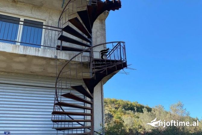 Ambiente Commerciale in Affitto 4+1 a Tirana - 700 Euro