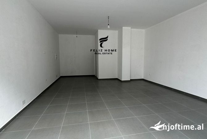Ambiente Commerciale in Affitto 1+1 a Tirana - 800 Euro