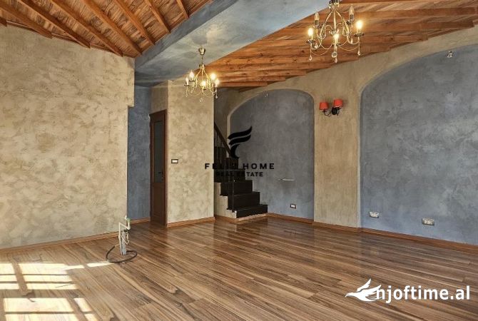 Ambiente Commerciale in Vendita 1+1 a Koriza - 220,000 Euro