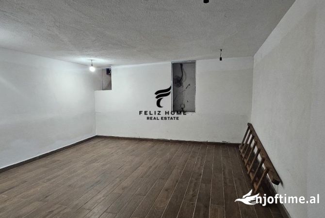 Ambiente Commerciale in Vendita 1+1 a Koriza - 220,000 Euro