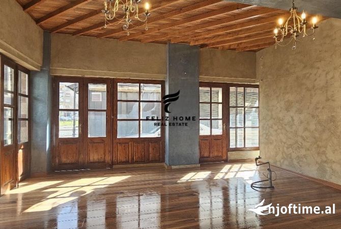 Ambiente Commerciale in Vendita 1+1 a Koriza - 220,000 Euro