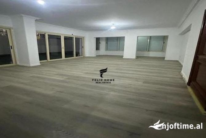 Ambiente Commerciale in Affitto 3+1 a Tirana - 1,500 Euro