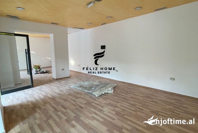 Ambiente Commerciale in Vendita 1+1 a Tirana - 1,400,000 Euro