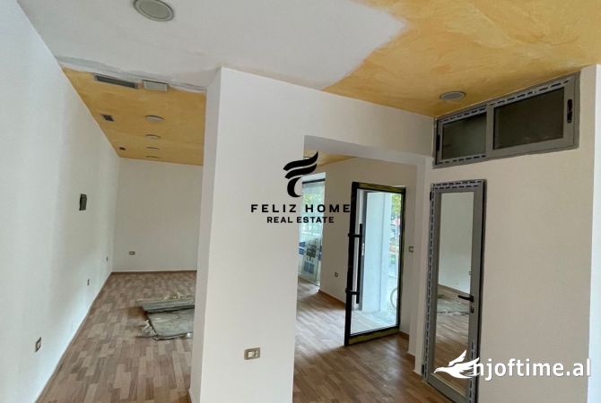 Ambiente Commerciale in Vendita 1+1 a Tirana - 1,400,000 Euro