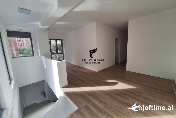 Ambiente Commerciale in Affitto 3+1 a Tirana - 2,200 Euro