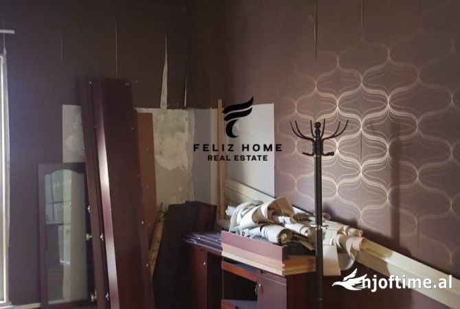 Ambiente Commerciale in Vendita 1+1 a Tirana - 65,000 Euro