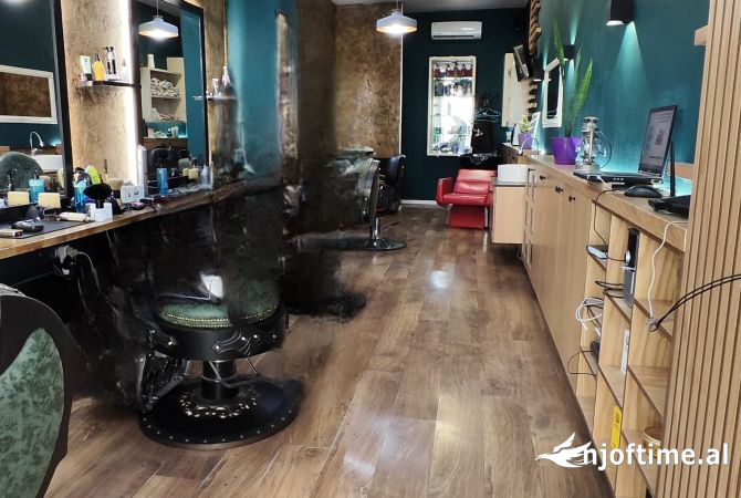 Ambiente Commerciale in Vendita 1+1 a Tirana - 180,000 Euro