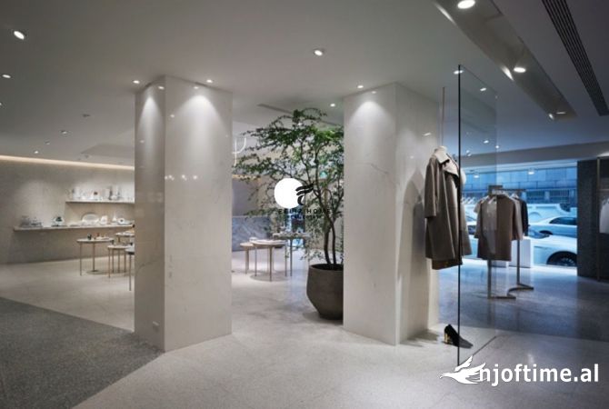 Ambiente Commerciale in Vendita 1+1 a Tirana - 550,000 Euro