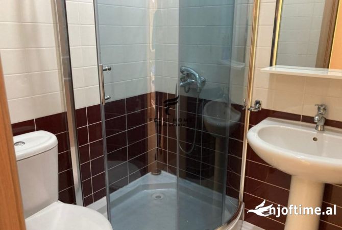 Shtepi me qera Apartament ne Tirane, 2+1, Mobilimi E mobiluar, Pagesa 700  Euro.