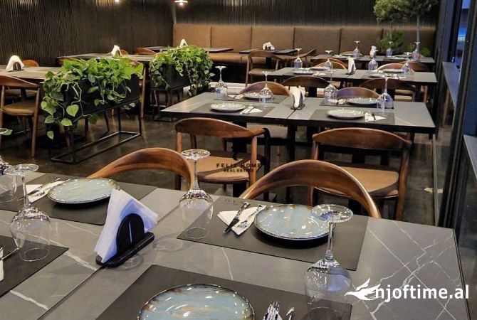 Ambiente Commerciale in Vendita 2+1 a Santa Quaranta - 750,000 Euro