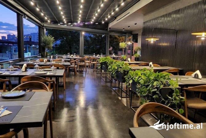 Ambiente Commerciale in Vendita 2+1 a Santa Quaranta - 750,000 Euro