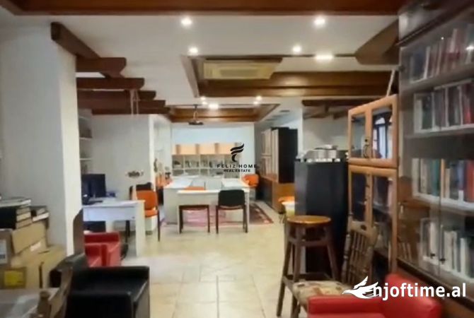 Ambiente Commerciale in Affitto 3+1 a Tirana - 800 Euro