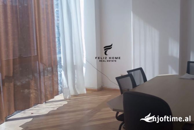 Ambiente Commerciale in Vendita 3+1 a Tirana - 66,000 Euro